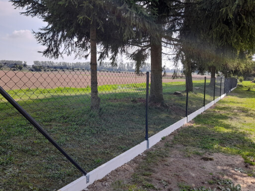Pletivové oplocení s podhrabovými deskami